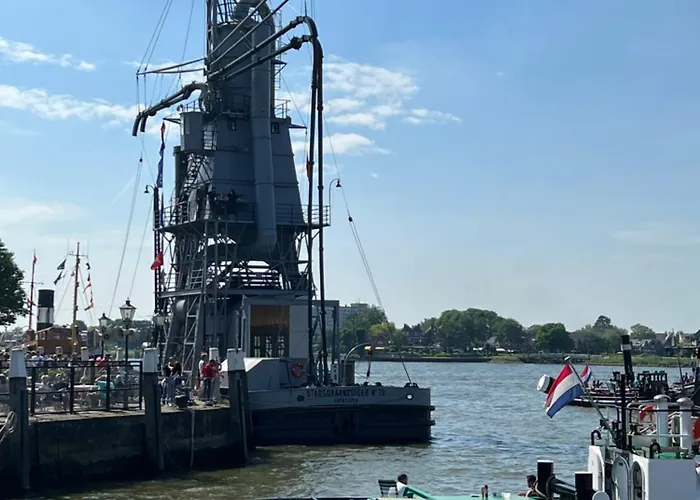 Lange Geldersekade 3, 80 M2 Appartement *