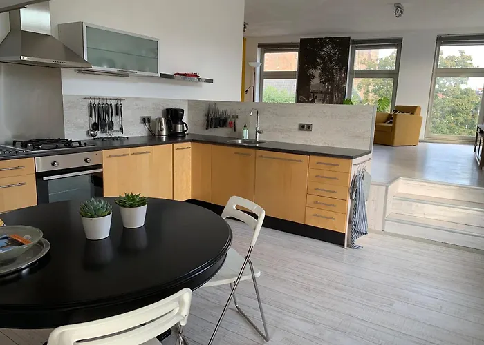 Lange Geldersekade 3, 80 M2 Appartement *