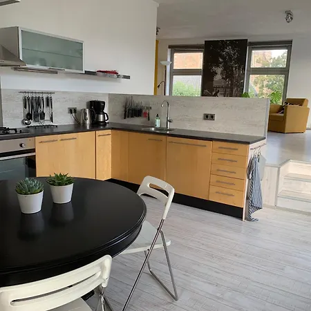 Lange Geldersekade 3, 80 M2 Apartament *